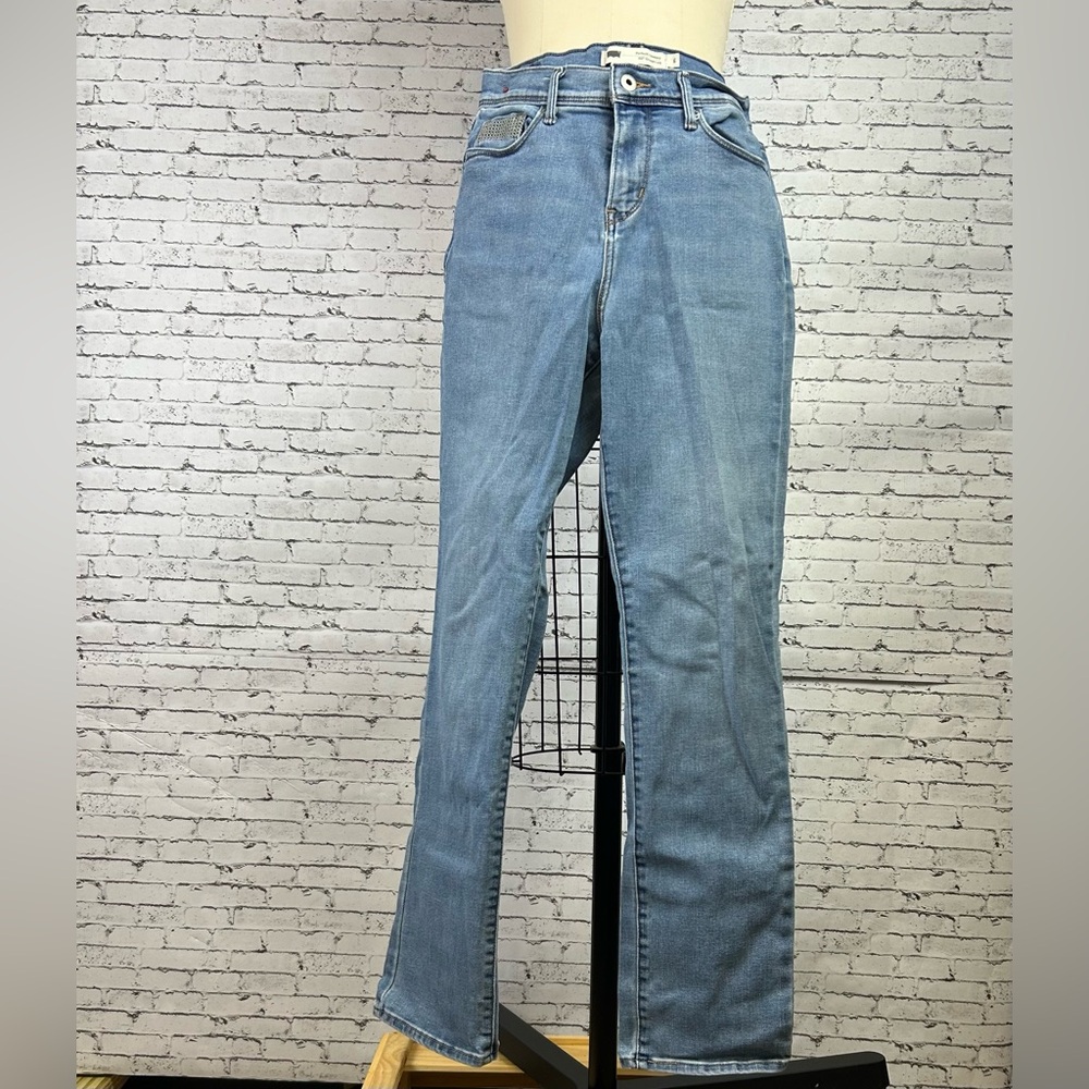 Perfectly Slimming | 78% cotton light blue straight leg jeans size 6